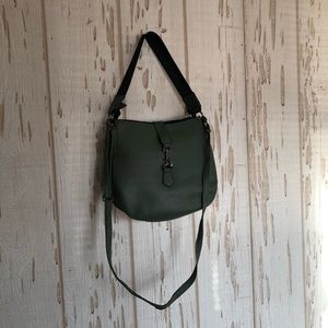 Versatile crossbody purse!
